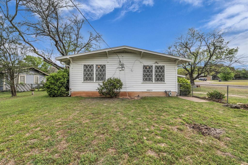 1525 Crow Drive
