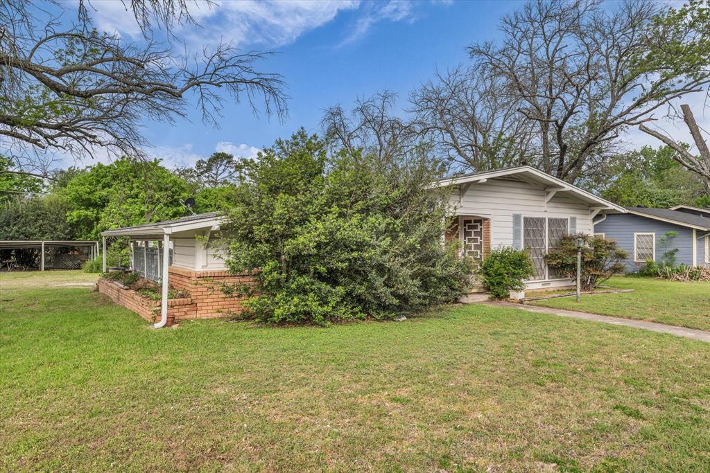 1525 Crow Drive