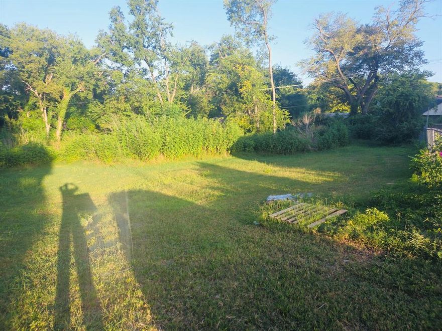 Nice sized Interior lot for sale in southern Dallas.. Single family residential homes are being built throughout the community. Seller has Survey