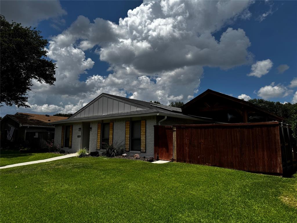 1029 Cross Bend Road