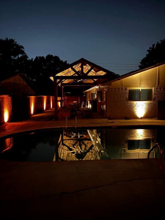 1029 Cross Bend Road