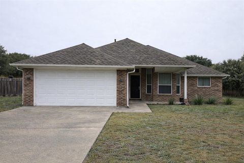 Photo of 3605 Wessex Court, Denton, TX 76210 (MLS # 21163810)