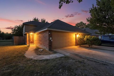 2760 Pike Drive Lancaster TX 75134