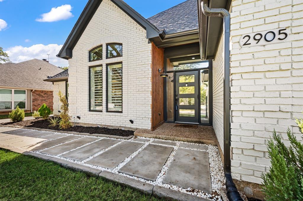 2905 Crestline Drive