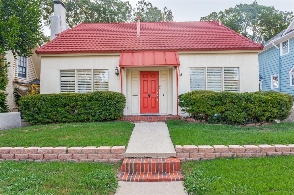 1121 Mistletoe Drive