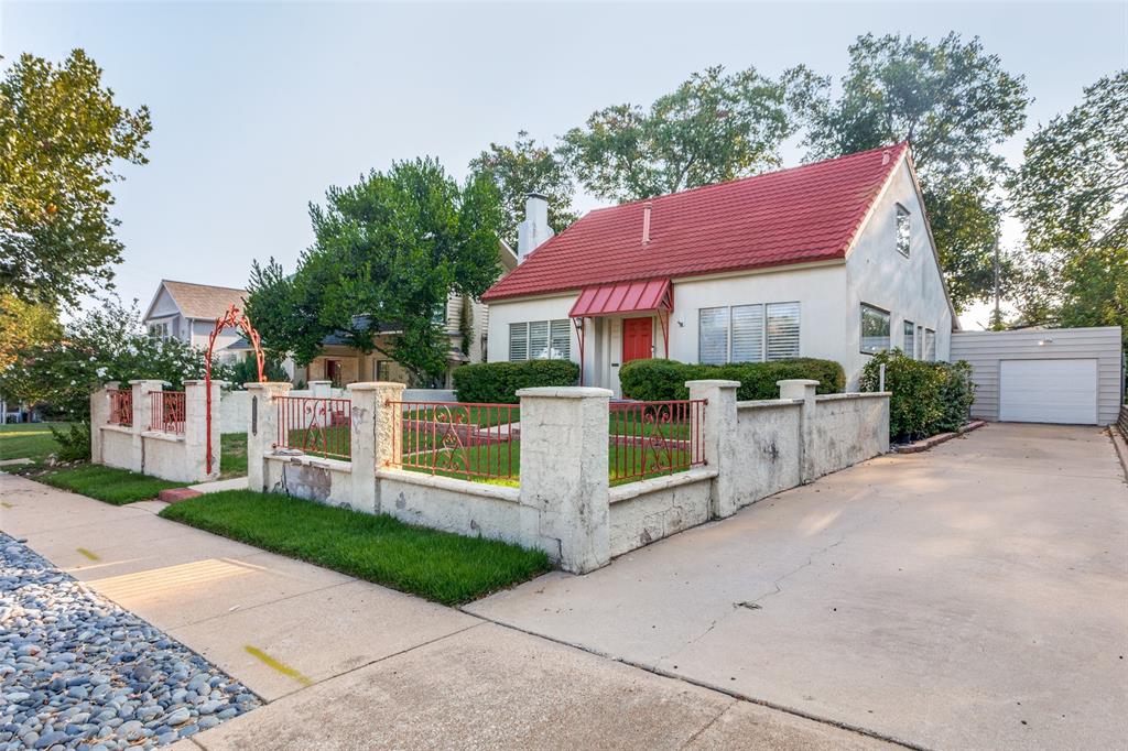 1121 Mistletoe Drive
