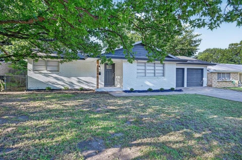 Photo of 7516 S College Circle, North Richland Hills, TX 76180 (MLS # 21322030)