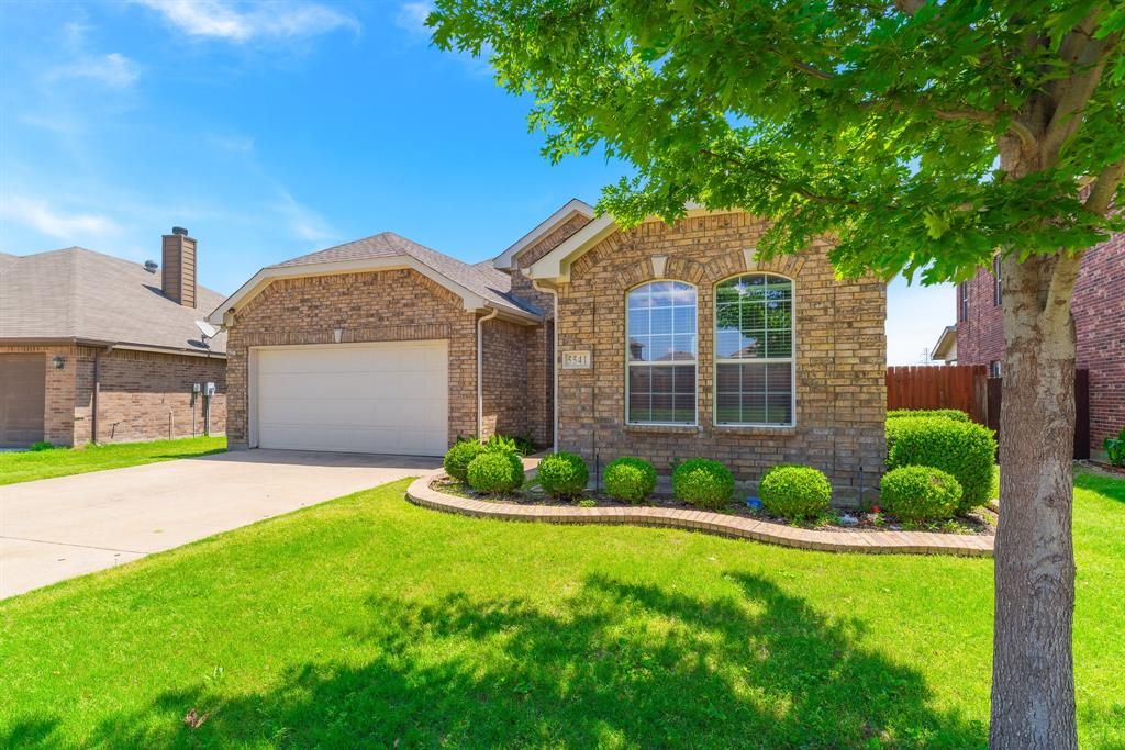 Photo of 5541 Grenada Drive, Fort Worth, TX 76119 (MLS # 21190395)