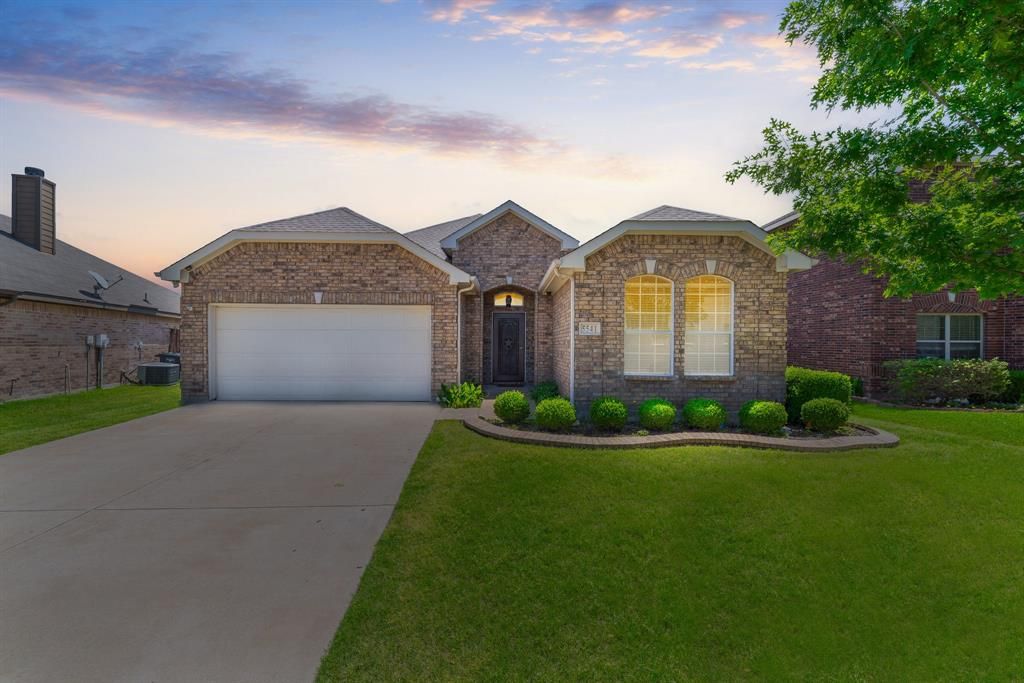 Photo of 5541 Grenada Drive, Fort Worth, TX 76119 (MLS # 21190395)