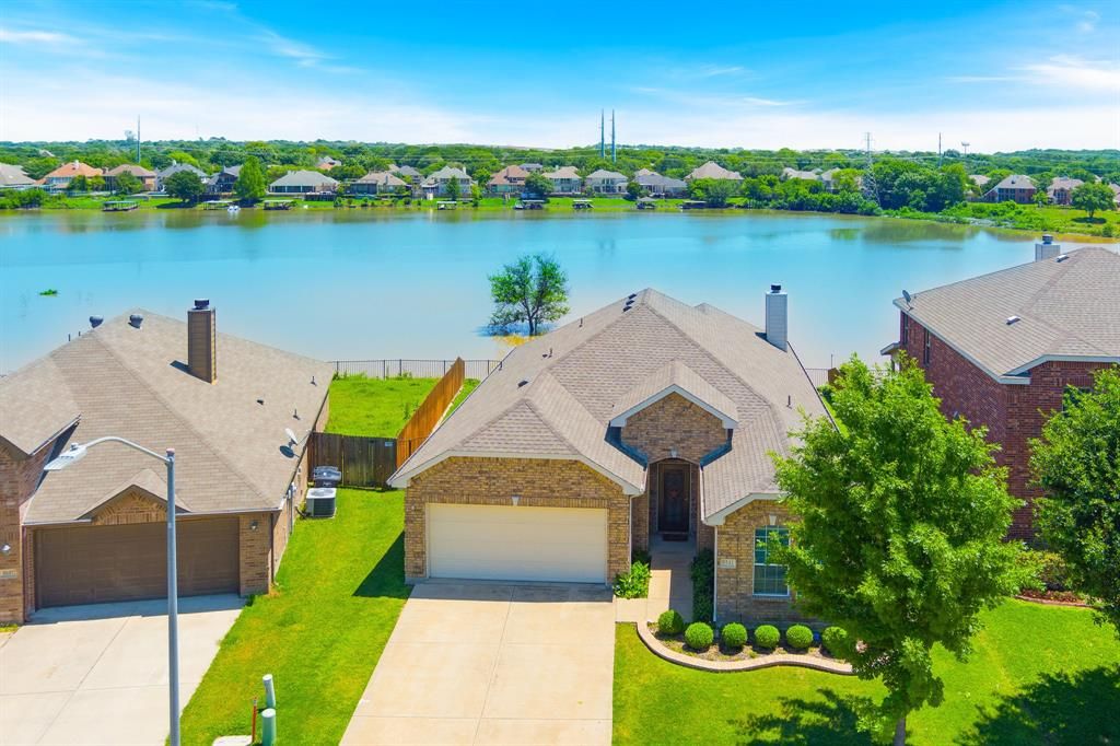 Photo of 5541 Grenada Drive, Fort Worth, TX 76119 (MLS # 21190395)