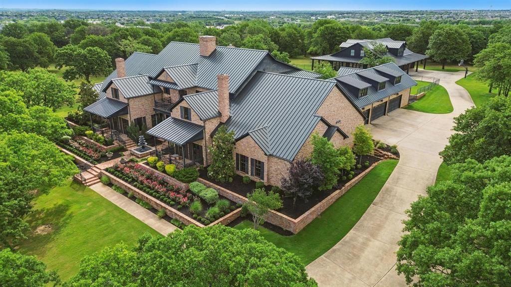 Photo for 1096 Roadrunner Road, Bartonville, TX 76226 (MLS # 21038828)