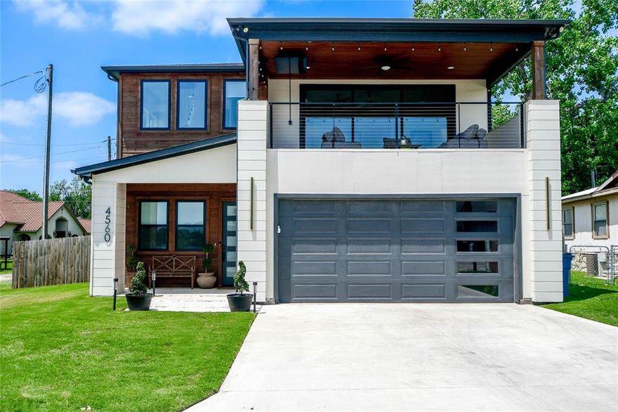 Stunning 3-bedroom, 3-bath contemporary home with panoramic views of Lake Granbury! Experience modern living at its finest in this beautifully designed residence, featuring an open-concept layout filled with natural light and upscale finishes throughout.
Each spacious bedroom offers a large walk-in closet, while all three full bathrooms are thoughtfully designed for both comfort and style. The upstairs living area flows seamlessly into an expansive balcony with fully retractable doors, creating the ultimate indoor-outdoor living experience—perfect for entertaining or simply relaxing while enjoying breathtaking lake views. Whether you're savoring morning coffee or taking in unforgettable sunsets, the scenery is truly exceptional.
Additional highlights include automatic blinds, an electric fireplace, a covered back patio, generously sized closets throughout and HVAC in garage. Located just steps from the lake, this home offers the perfect blend of luxury and convenience.
Ideal as a full-time residence, weekend getaway, or income-producing Airbnb, - no HOA- this serene lakeside retreat delivers style, space, and unbeatable views.