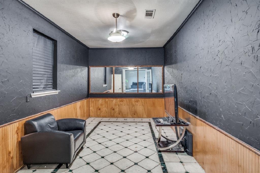 JC Johnson Abstract 1660 PG 295 TR 22 ACS .942 - Residential Lease