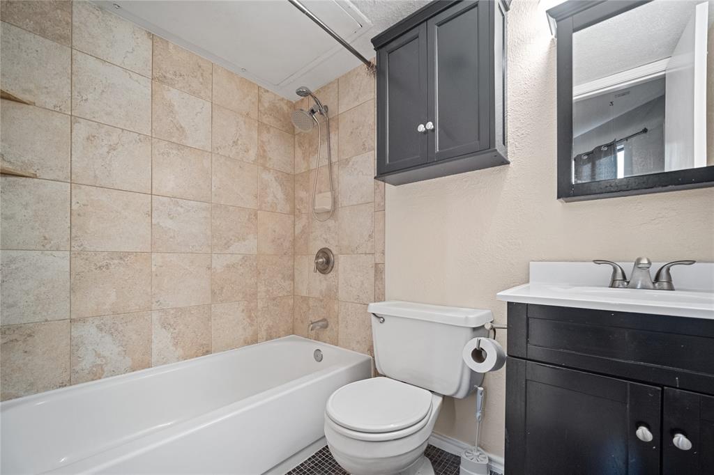 ARLINGTON OAKS CONDOMINIUM - Residential
