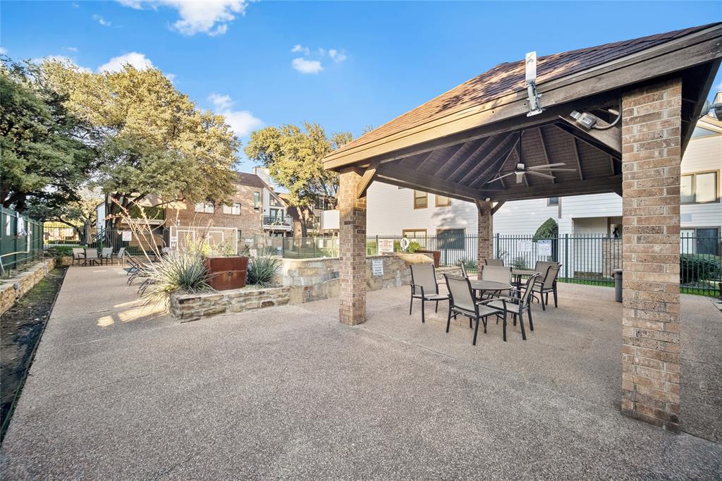 ARLINGTON OAKS CONDOMINIUM - Residential
