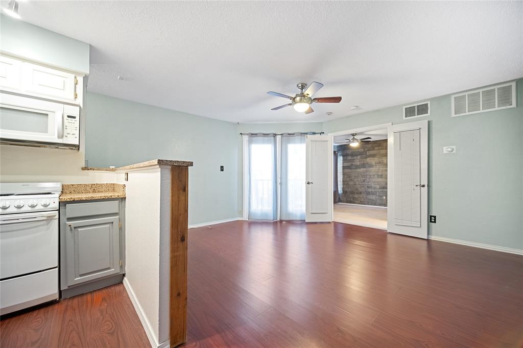 ARLINGTON OAKS CONDOMINIUM - Residential