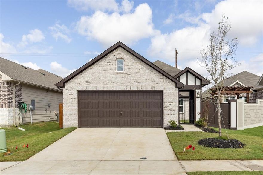 MLS# 20382988 - Built by Pacesetter Homes - Ready Now! ~ Stunning plan as you walk in to an 18 foot tall sloped ceiling which opens nicely to a 
an open wrought iron railing for the staircase.  The view from the game room over the family room is fantastic.  The kitchen is open with upgraded backsplash, cabinets, flooring and a deluxe, built in appliance package.  Added transom windows bring in lots of light making the room feel even 
more spacious. The courtyard is roomy and yet cozy for the outdoor gatherings under the pergola while grilling out or just looking at the stars!