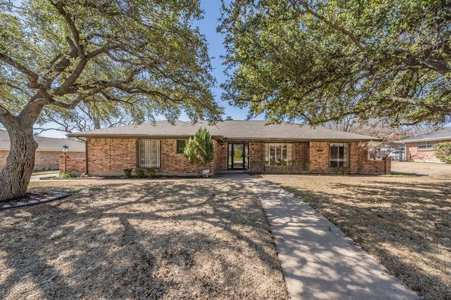 Wedgwood South Addition - Beuatiful 4 Bedroom 3 Bath 2 Car Garage home in a quiet, peaceful neighborhood.  Home is well constructed and in great condition.  Features a formal living & dining room with built-ins on either side of wood burning fireplace.  Kitchen features double oven, granite countertops, a trash compactor, and tile backsplash.  4th bedroom is split away from the others and has its own backyard entrance.  Large covered back porch, big area for a garden, shed, remote iron gate to enter rear driveway, rear entrance to garage, and split yards for animals.  Make this your home by adding your personal touches with paint, wall paper, and curtains!  Have instant equity with minor cosmetic updates!