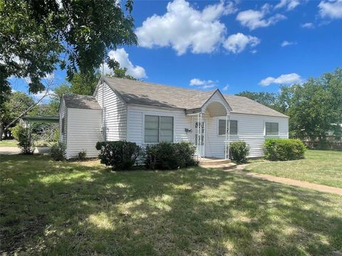 1016 W Cedar Street Coleman TX 76834
