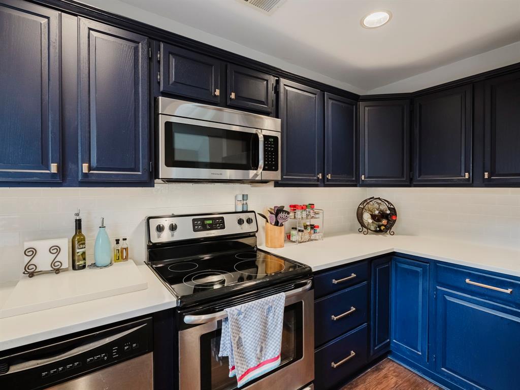 Glen Oaks Twnhms Condo - Residential