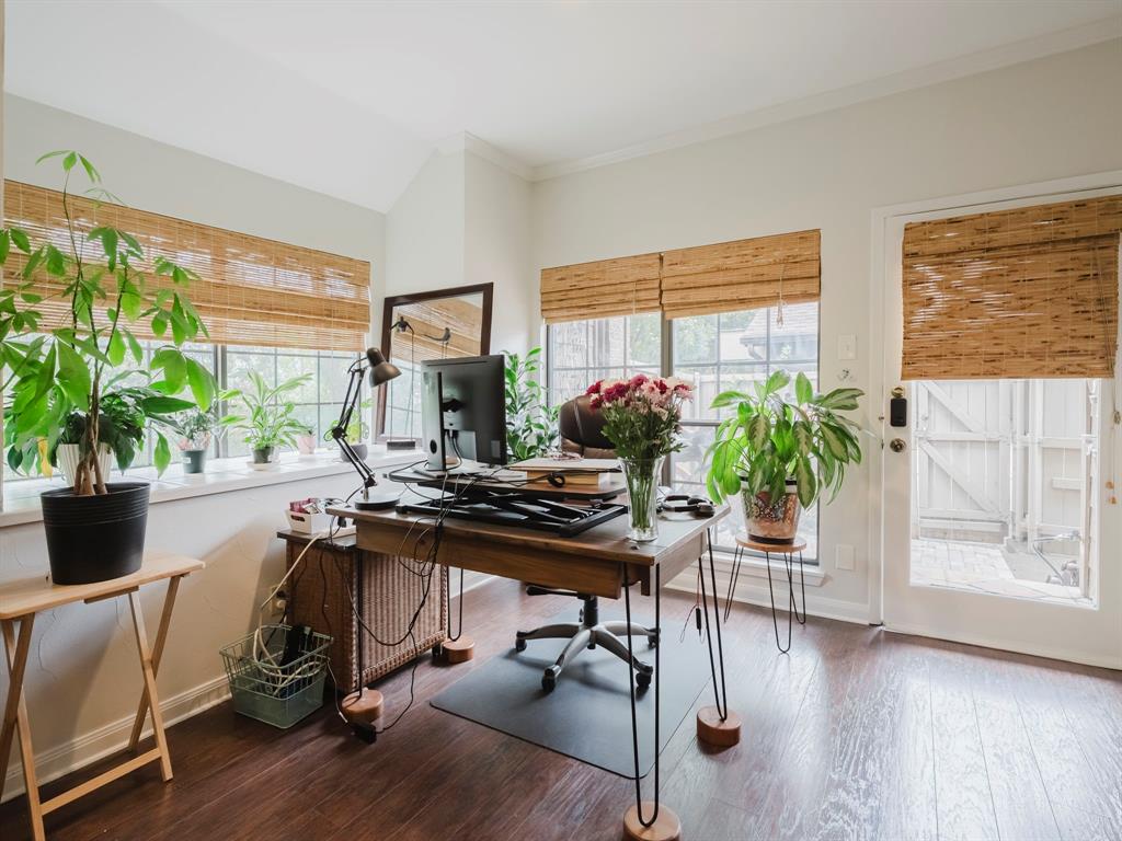 Glen Oaks Twnhms Condo - Residential