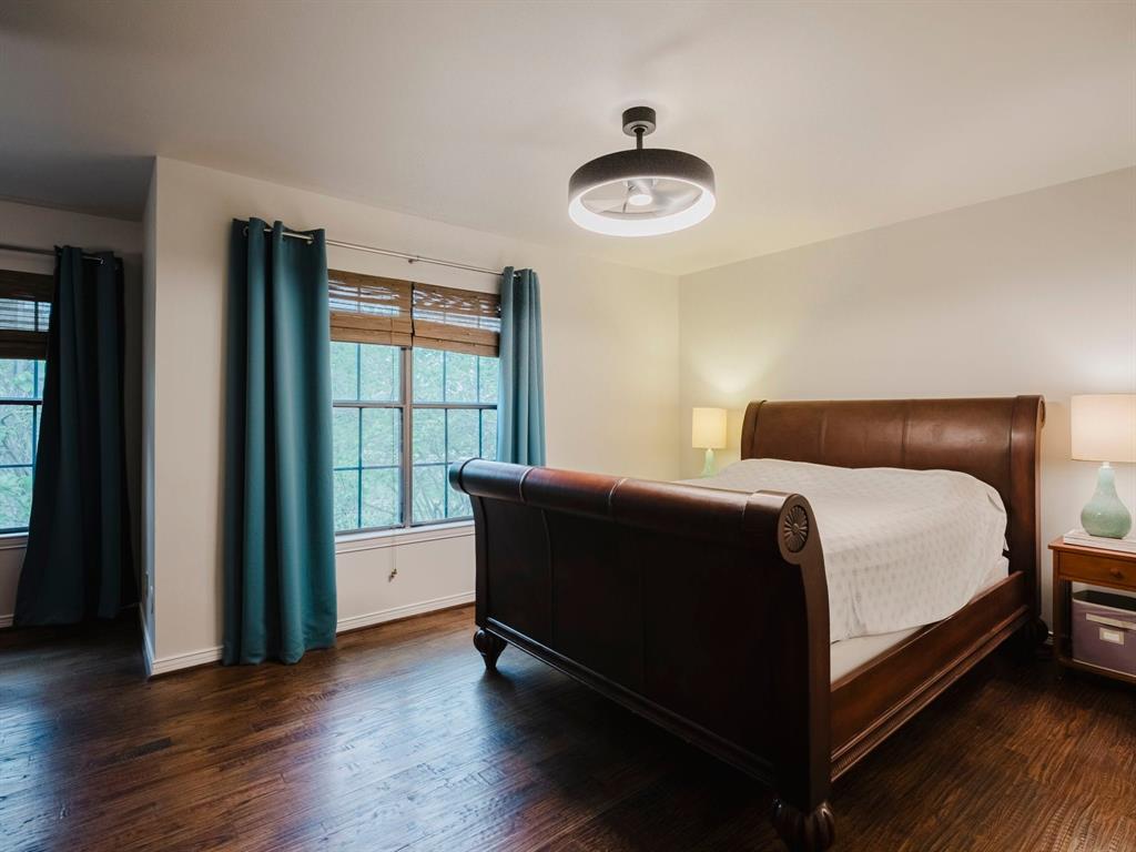 Glen Oaks Twnhms Condo - Residential