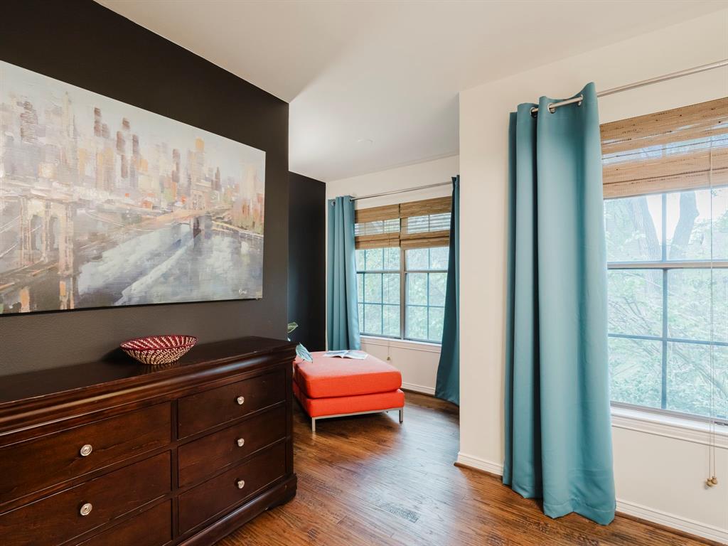 Glen Oaks Twnhms Condo - Residential