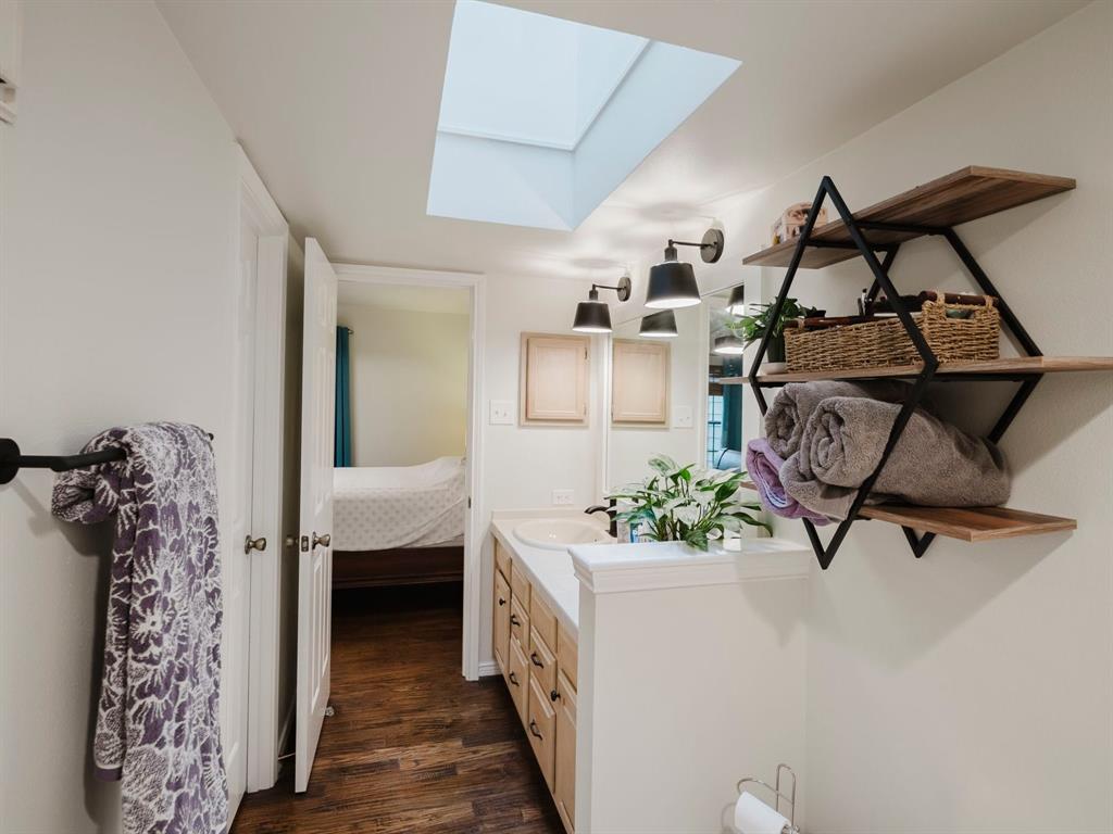 Glen Oaks Twnhms Condo - Residential