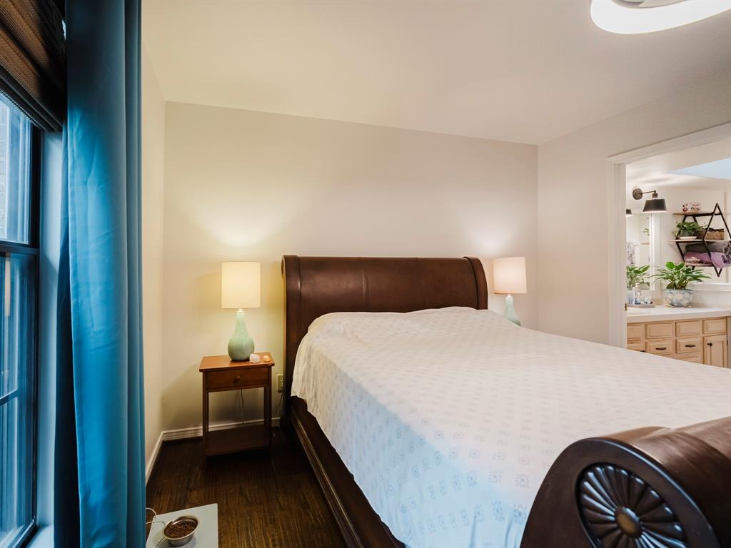 Glen Oaks Twnhms Condo - Residential