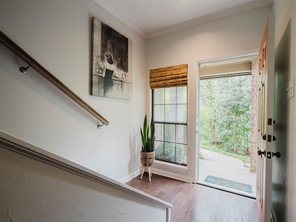 Glen Oaks Twnhms Condo - Residential