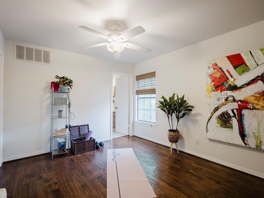 Glen Oaks Twnhms Condo - Residential