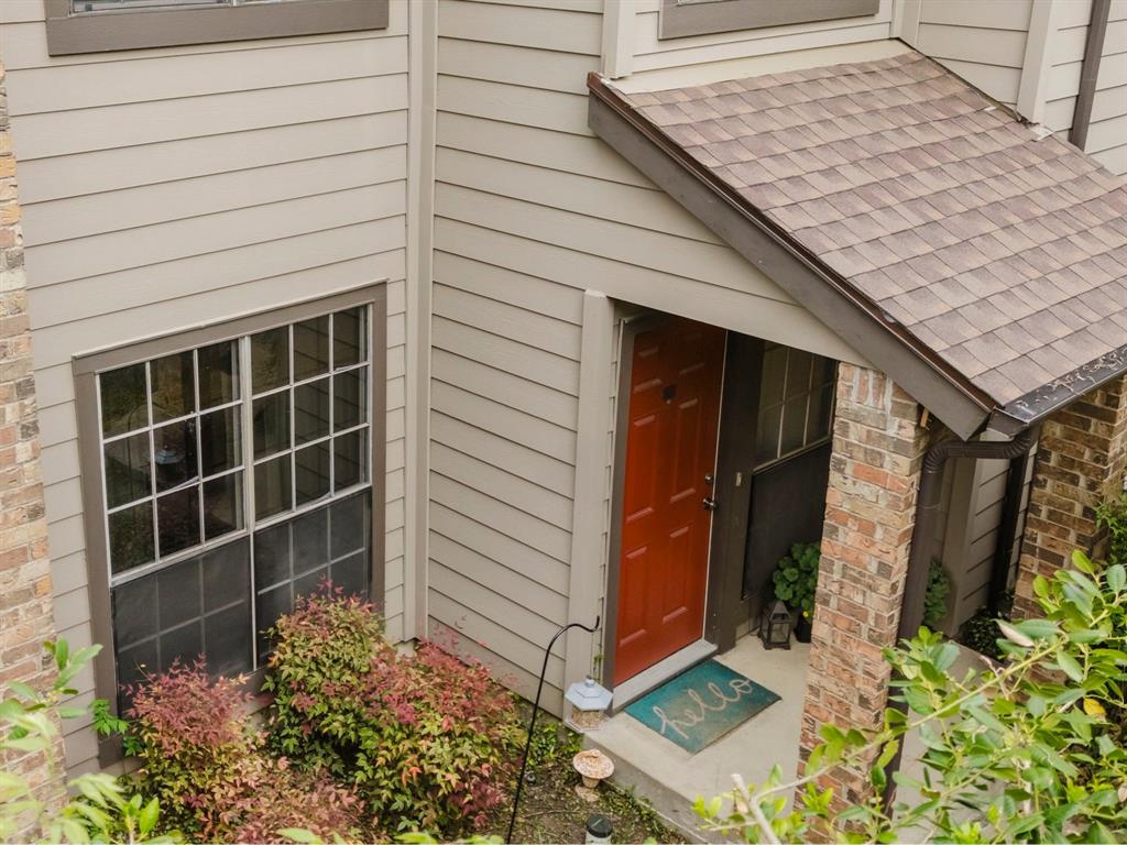 Glen Oaks Twnhms Condo - Residential