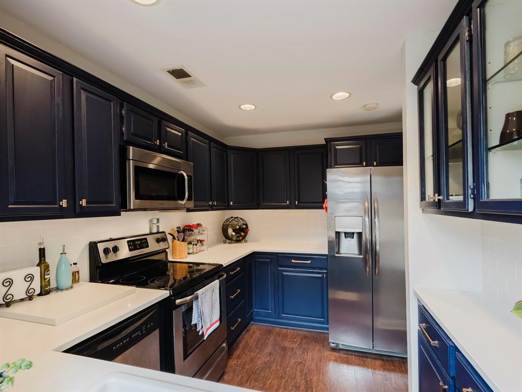 Glen Oaks Twnhms Condo - Residential