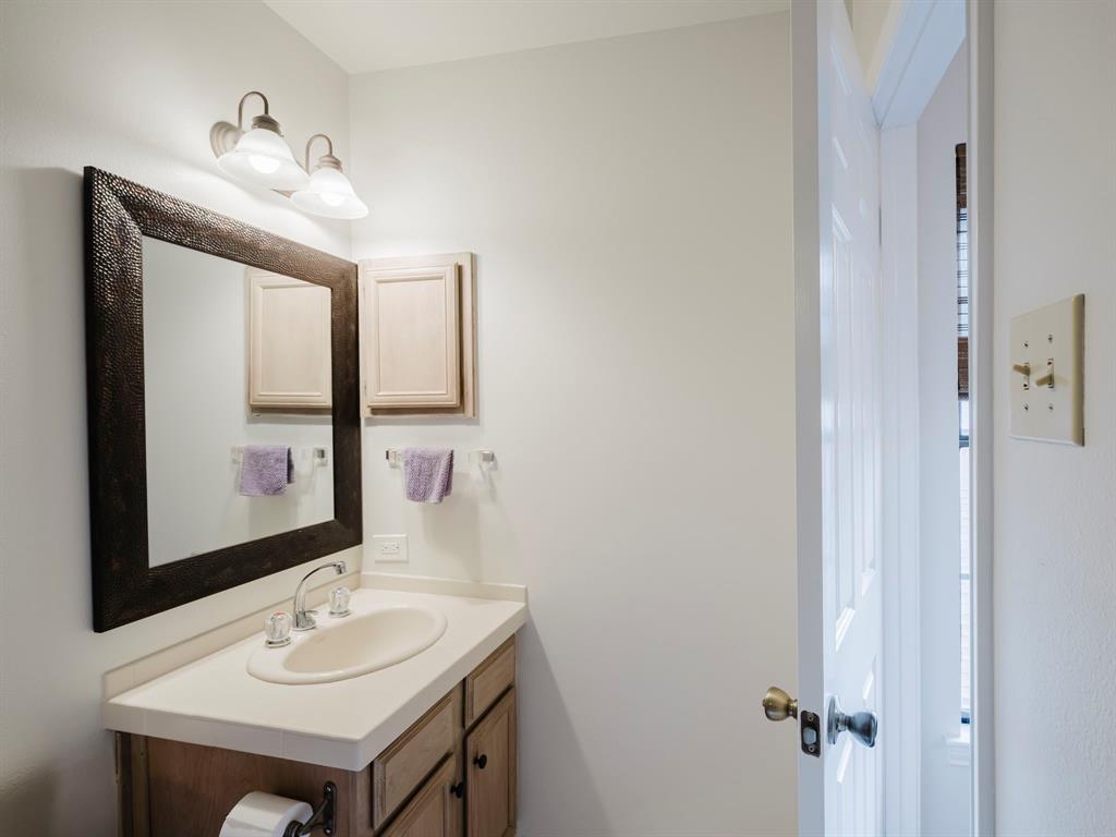 Glen Oaks Twnhms Condo - Residential