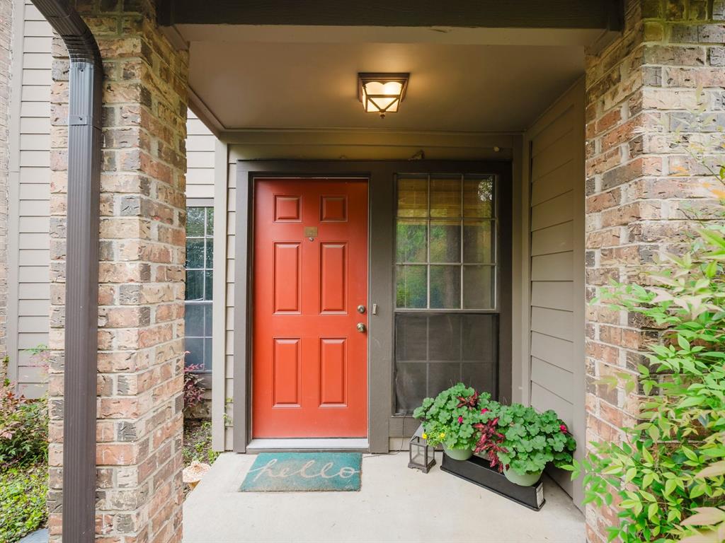 Glen Oaks Twnhms Condo - Residential