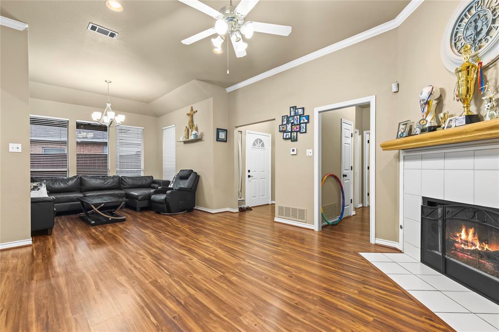 1931 Hearthside Lane