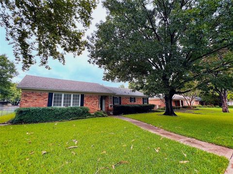 826 Sylvania Drive Dallas TX 75218