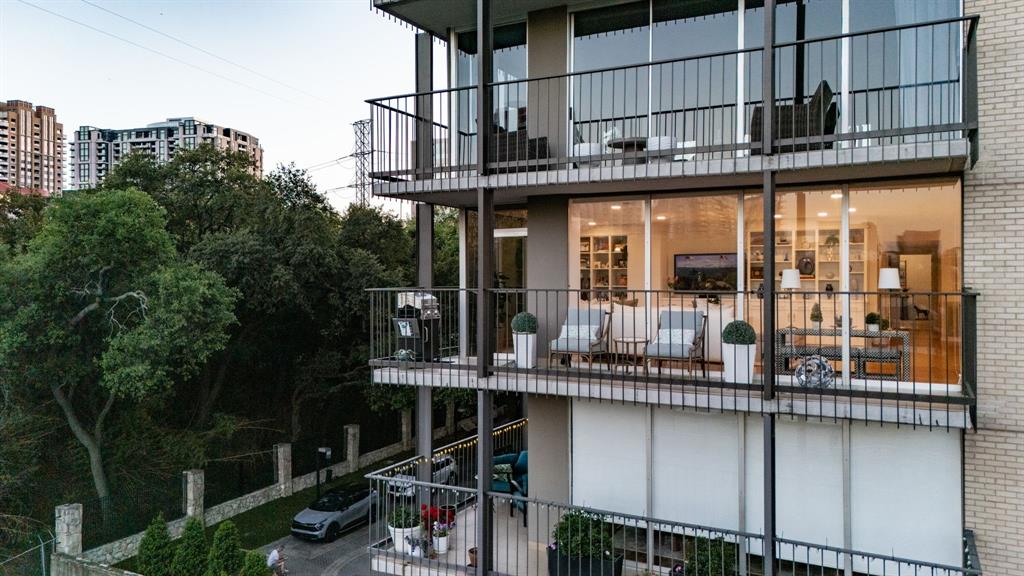 Park Towers Condo - Residential