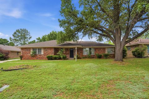 Photo of 4713 Whistler Drive, Fort Worth, TX 76133 (MLS # 21217890)