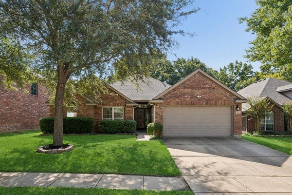 504 VALENCIA DR, ARLINGTON, TX 76002 - Image a692be564e8e9affc8d49737ae93313c/4016237420