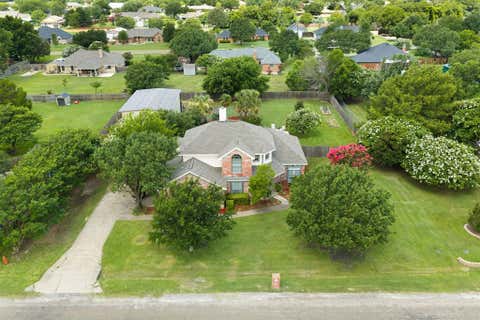 Photo of 1110 Hampshire Drive, Waxahachie, TX 75165 (MLS # 21314034)