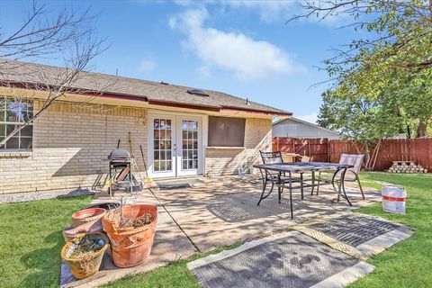 Tiny photo for 2301 Greenwood Circle, Carrollton, TX 75006 (MLS # 21101598)