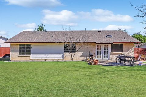 Tiny photo for 2301 Greenwood Circle, Carrollton, TX 75006 (MLS # 21101598)