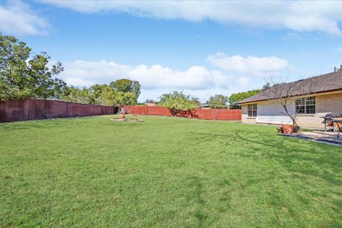 Tiny photo for 2301 Greenwood Circle, Carrollton, TX 75006 (MLS # 21101598)