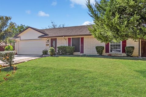 Tiny photo for 2301 Greenwood Circle, Carrollton, TX 75006 (MLS # 21101598)