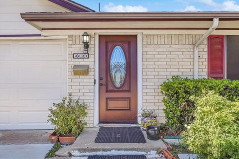 Tiny photo for 2301 Greenwood Circle, Carrollton, TX 75006 (MLS # 21101598)