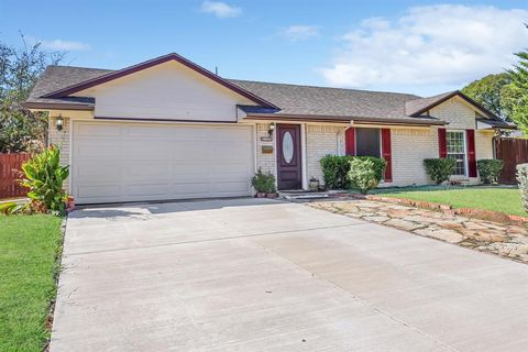 Tiny photo for 2301 Greenwood Circle, Carrollton, TX 75006 (MLS # 21101598)