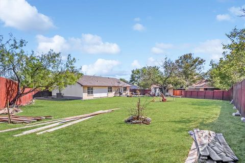 Tiny photo for 2301 Greenwood Circle, Carrollton, TX 75006 (MLS # 21101598)