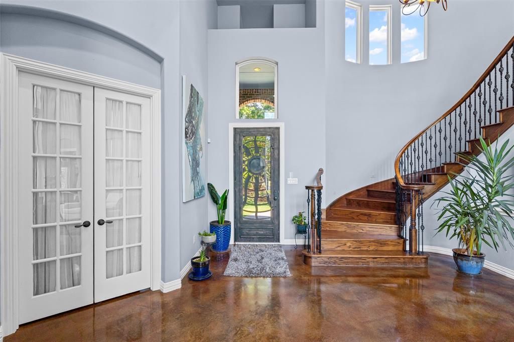 2001 Oak View Court