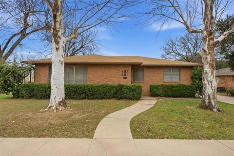 Photo of 511 S Harrison Street, West, TX 76691 (MLS # 21159312)